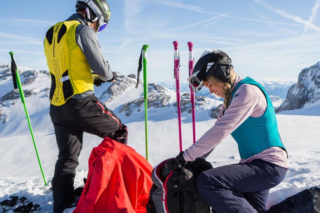 Het Oostenrijkse merk Komperdell is opgericht in 1922. De skistokken van toen, uit hazelnoot en bamboo, zijn in niets meer te vergelijken met de lichtgewicht carbon skistokken van vandaag.