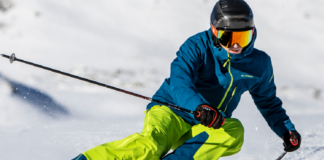 Skier test het Leki Trigger 3D systeem op de piste in de sneeuw