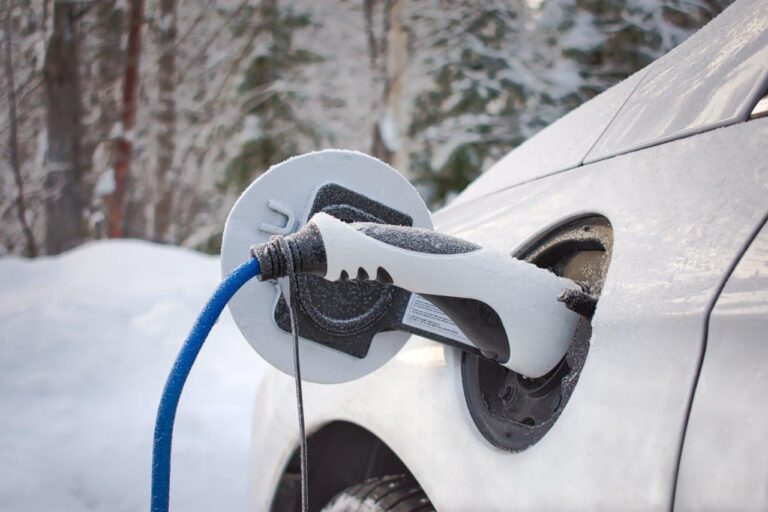Met je elektrische auto op wintersport: tips & tricks
